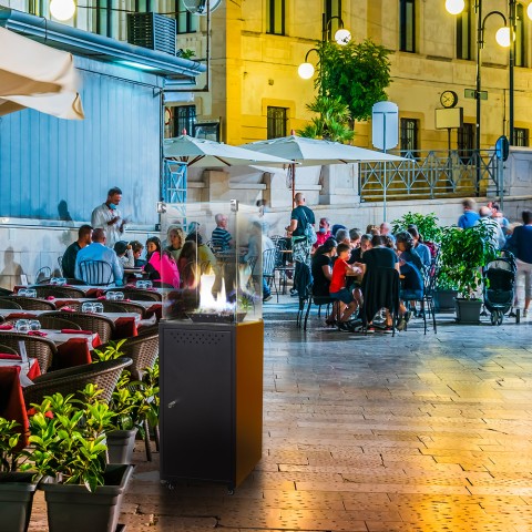Chauffage d'appoint extérieur Poêle à gaz cheminée de jardin design moderne terrasse bar restaurant Etna Promotion