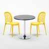 Table ronde noire 70 x 70 cm et 2 Chaises Colorées Intérieur Bar Café WEDDING Cosmopolitan 