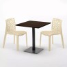 Tavolino Quadrato 70x70 cm Effetto Legno con 2 Sedie Colorate Gruvyer Melon 