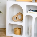 Libreria da terra bianca di design con vani curvi 80x37x74cm Lessa Offerta