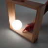 Lampada LED da tavolo design in legno con paralume a sfera in vetro Kark Vendita