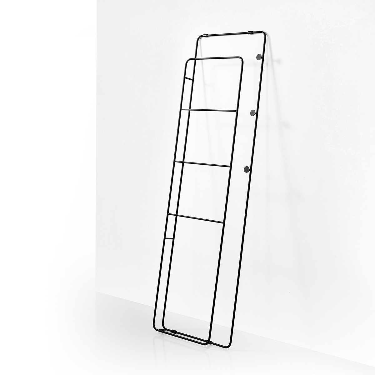 Appendiabiti a scala nero design moderno Ukon Promozione Appendiabiti a scala nero design moderno Ukon Promozione