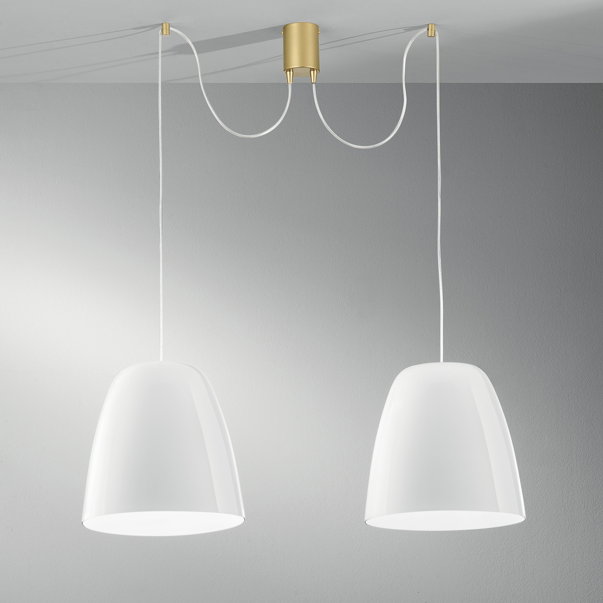 Lampadario a sospensione due luci metallo dorato vetro bianco Ares LS Promozione Lampadario a sospensione due luci metallo dorato vetro bianco Ares LS Promozione