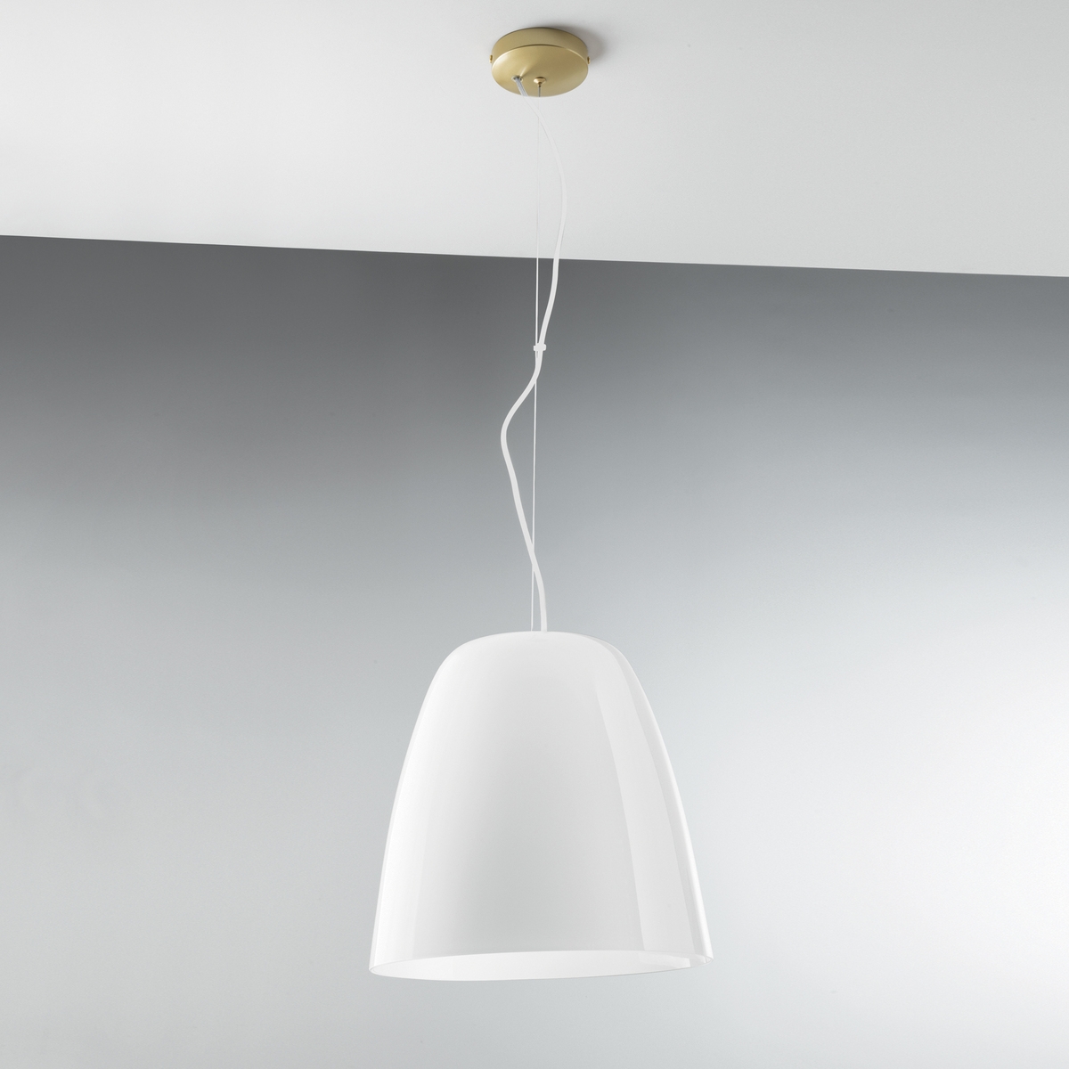 Hängelampe aus goldfarbenem Metall mit Glasdiffusor Ares L1 Aktion Hängelampe aus goldfarbenem Metall mit Glasdiffusor Ares L1 Aktion