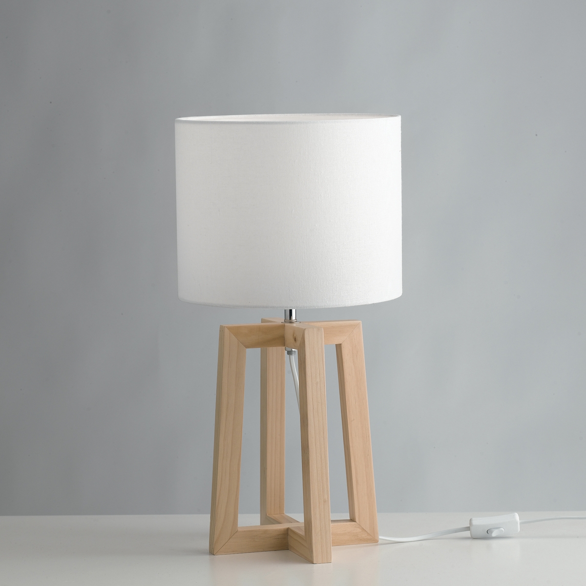 Lampada da tavolo in legno naturale paralume in tessuto bianco Berry LT Promozione Lampada da tavolo in legno naturale paralume in tessuto bianco Berry LT Promozione