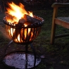 Erhöhte Feuerschale für den Garten aus schwarzem Metall mit Griffen Verkauf