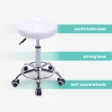 Tabouret à roulettes pivotant avec assise en similicuir Nabu Modèle
