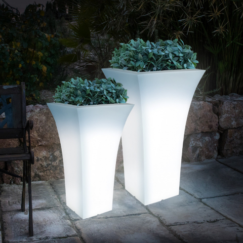 Hohe quadratische Outdoor-Vase im modernen Design mit Beleuchtungsset Patio